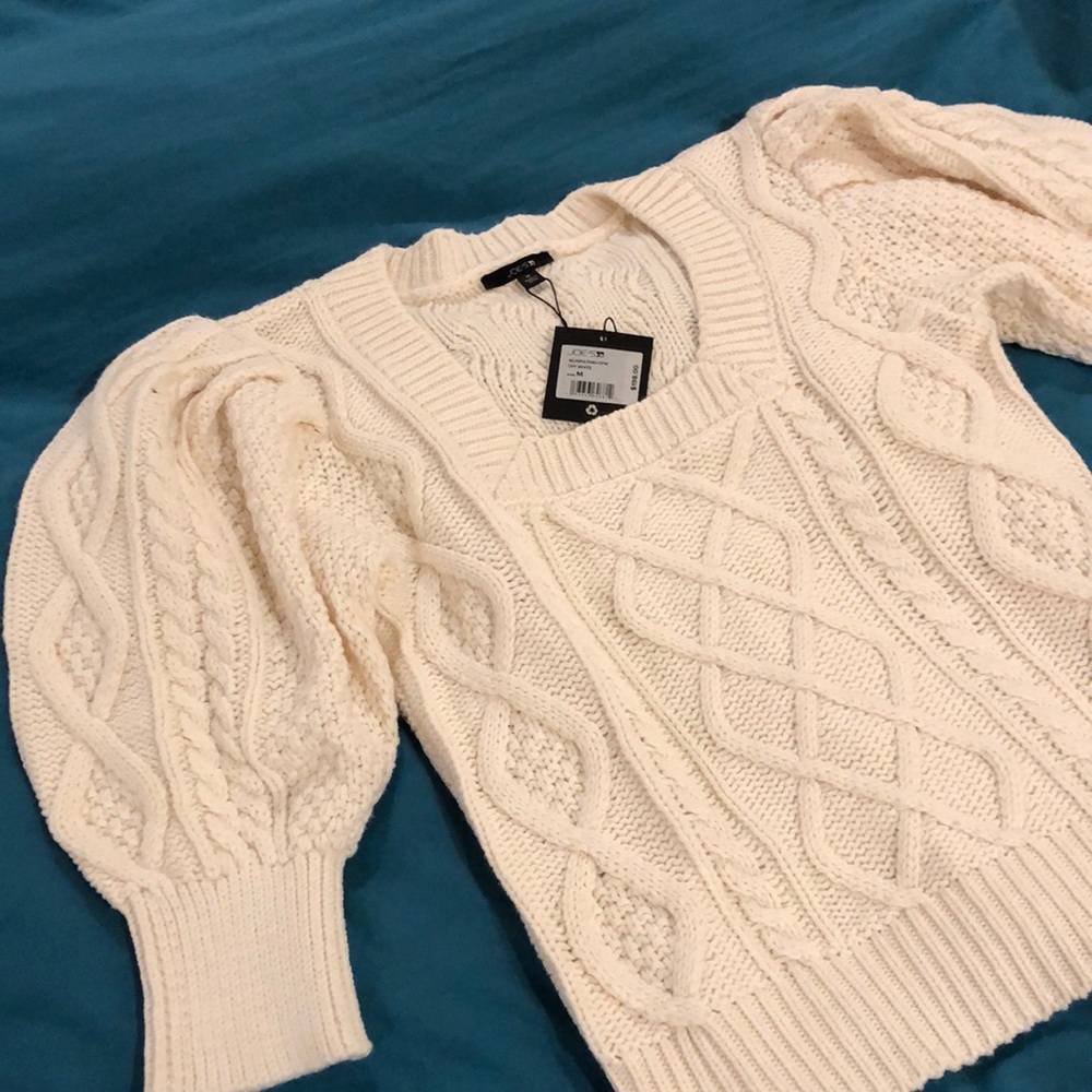 Ladies cableknit sweater.